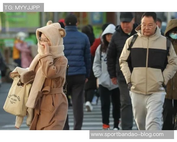 早报:这棵树刚刚爬上去就匆匆下来了引发众人热议 早报:这棵树刚刚爬上去就匆匆下来了引发众人热议