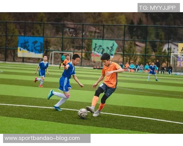 公益之路携手同行千里支云蓝点燃大山少年心中的足球梦想